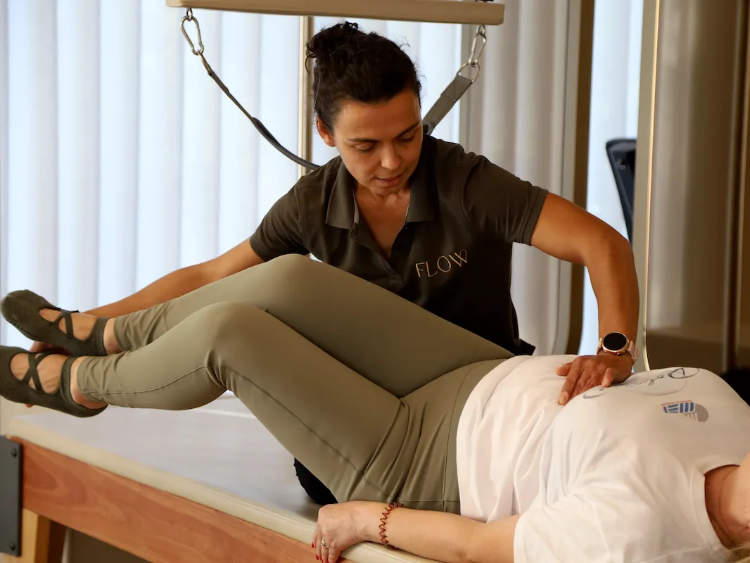 Pilates clínico com aparelhos no Flowlab